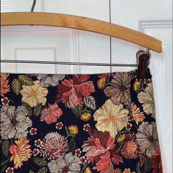 LOFT Petite Floral Skirt - Picture 2 of 3